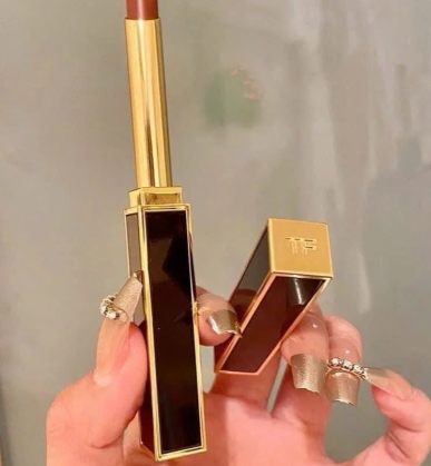 Gợi ý quà tặng 20/10 cho cô nàng cá tính – Khi món quà phản chiếu bản ngã riêng