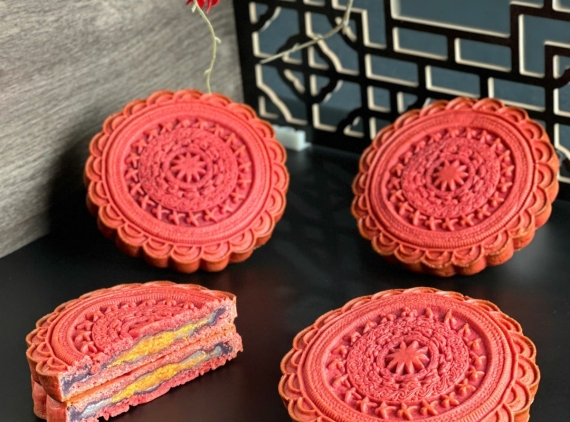 Bánh Trung Thu Khoai Môn Mochi Chà Bông Trứng Muối 320g